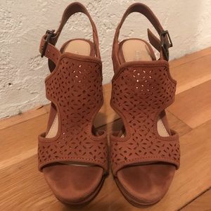 Adorable Gianni Bini wedges!